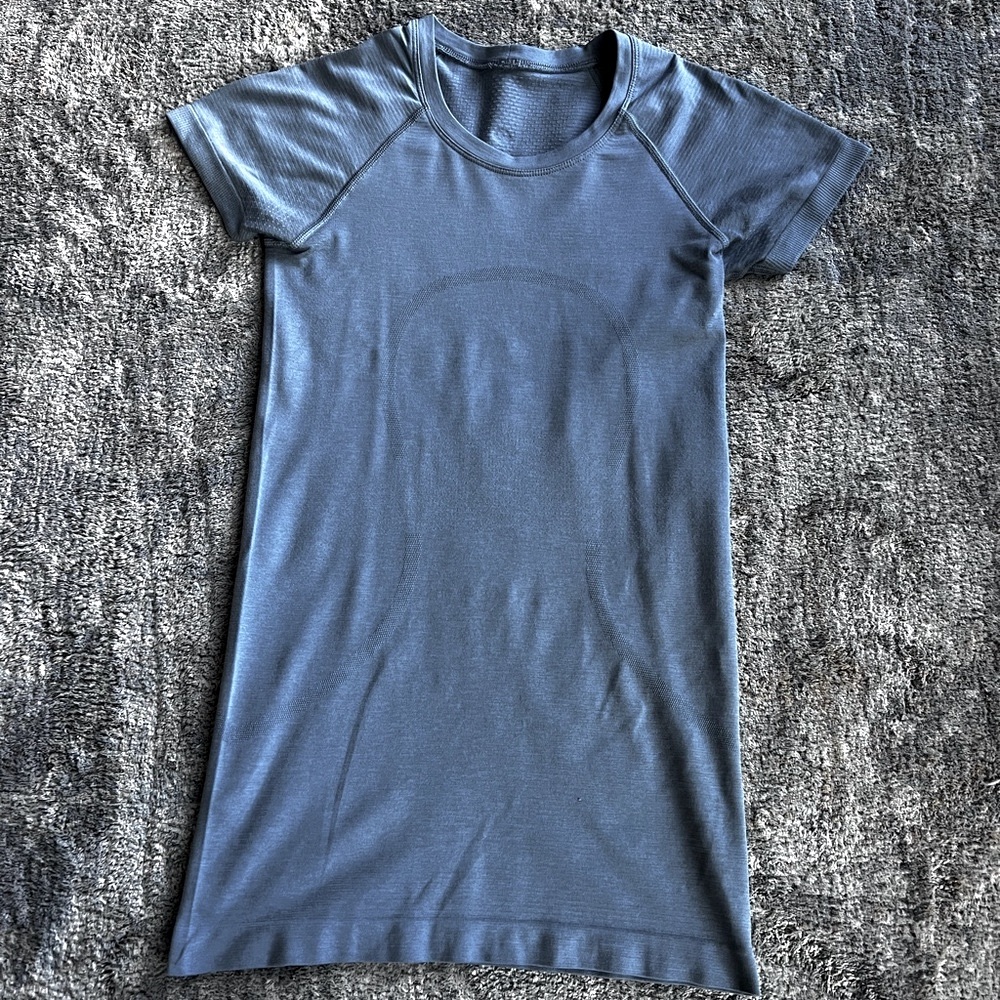 Lululemon Swiftly Tech Short Sleeve - Size 2